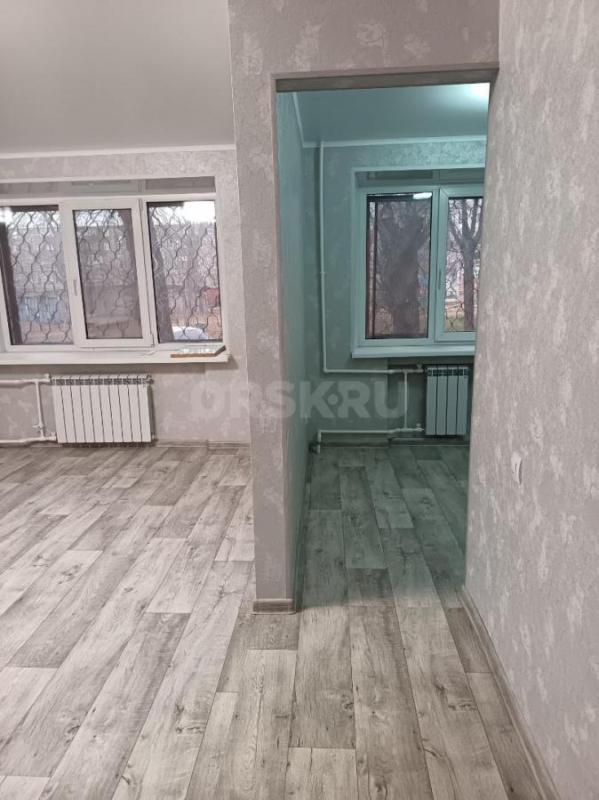 Продаётся  1 комнатная квартира в кирпичной доме рядом с Орским механическим заводом (2мин пешком) - Орск
