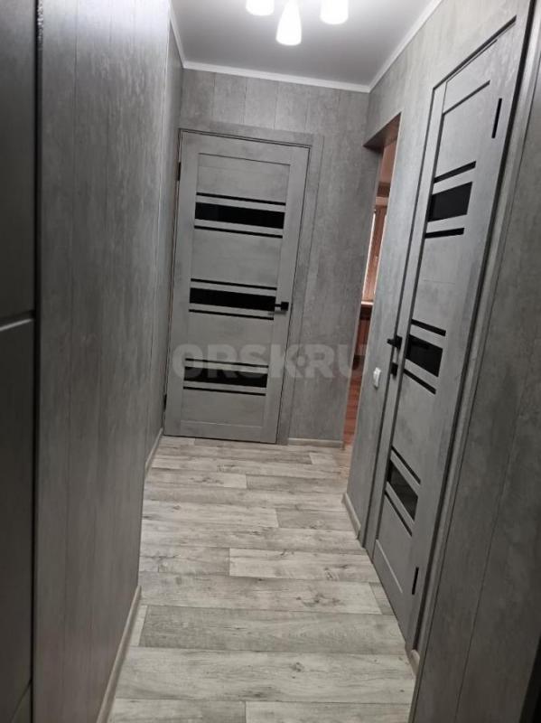 Продаётся  1 комнатная квартира в кирпичной доме рядом с Орским механическим заводом (2мин пешком) - Орск