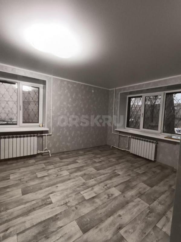 Продаётся  1 комнатная квартира в кирпичной доме рядом с Орским механическим заводом (2мин пешком) - Орск