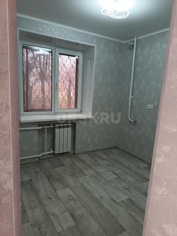 Продаётся  1 комнатная квартира в кирпичной доме рядом с Орским механическим заводом (2мин пешком) - Орск