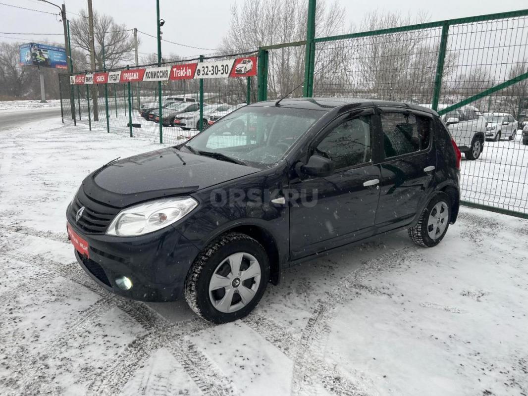 RENAULT Sandero Год 2010
3 собственник птс оригинал
Максимальная комплектация
Мощный Двигатель: 1 - Орск