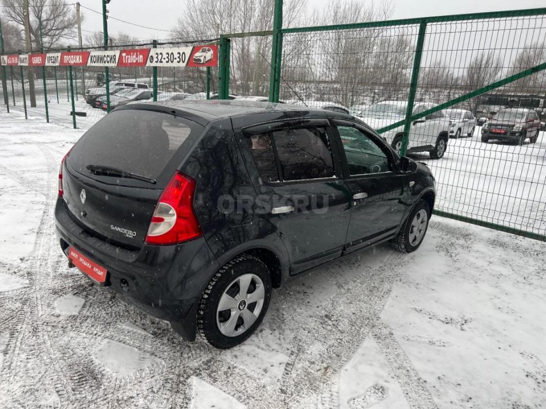 RENAULT Sandero Год 2010
3 собственник птс оригинал
Максимальная комплектация
Мощный Двигатель: 1 - Орск