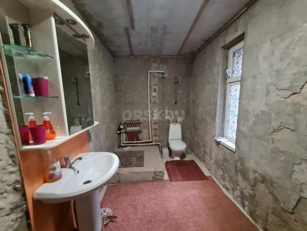 Продаётся уютный двухэтажный дом — пространство для счастливой жизни вашей семьи! - Орск