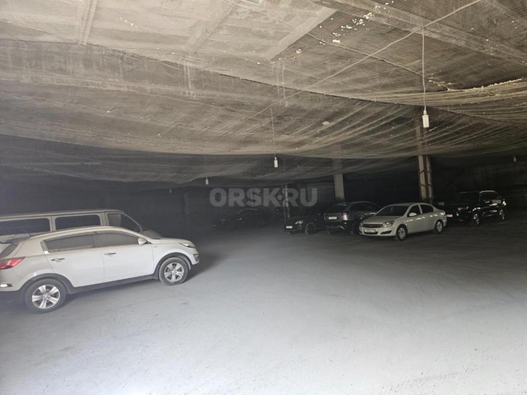 Продаю нежилые здания 1500м2и 450м2. - Орск