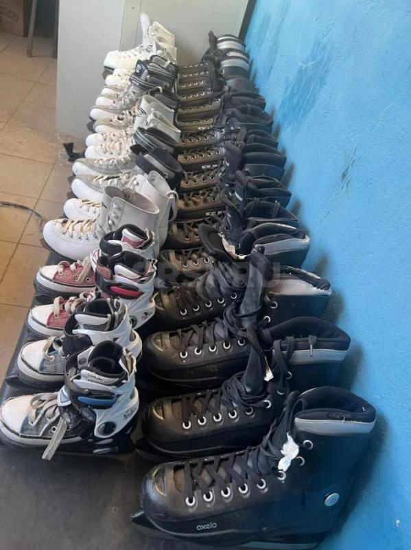 Лыжи с палками и ботинками,комплекты. 5500 рублей Имеются взрослые и детские, так же имеются коньки - Орск