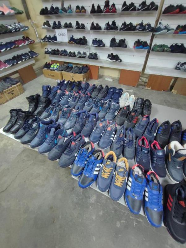 Продаю товарный остаток 600-700 пар обуви,за пару выходит 250₽,быстрым готов буду ещё уступить,обувь - Орск