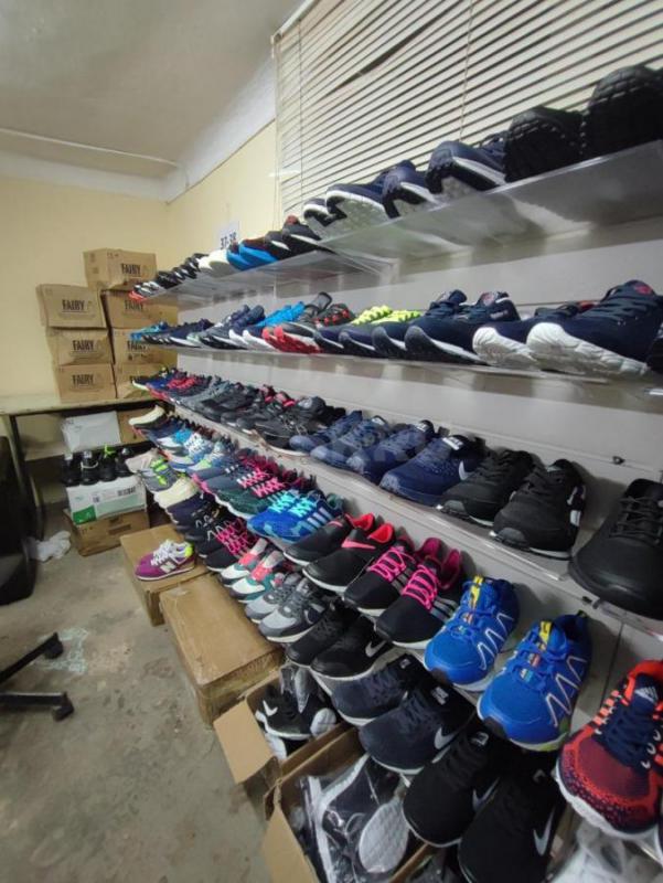 Продаю товарный остаток 600-700 пар обуви,за пару выходит 250₽,быстрым готов буду ещё уступить,обувь - Орск