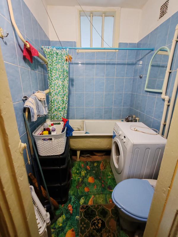 В центре города продаётся 2-х комнатная квартира, удобный 2 этаж, выгодное расположение. - Новотроицк