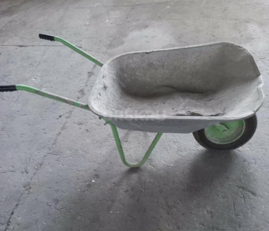 Продам металлическую емкость (короб) 15т.р., бетономешалку 15т.р. - Орск