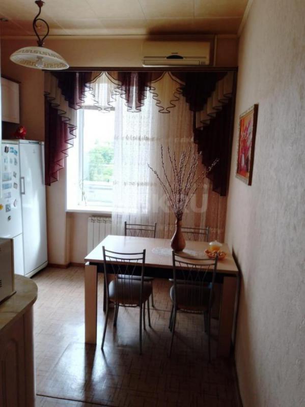 Продается 3-х комнатная квартира (старого типа) расположенная по адресу: г. - Орск