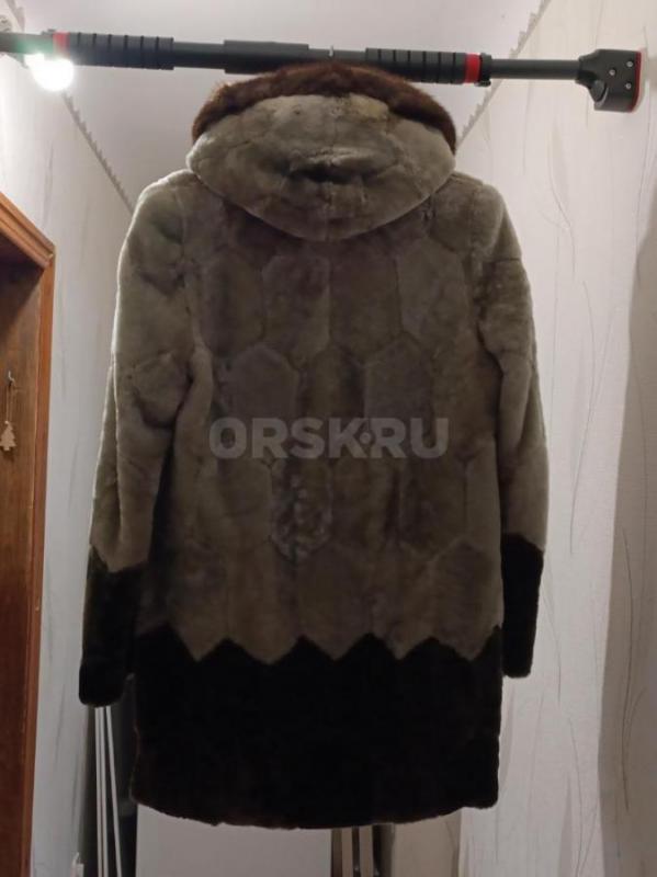 женский полушубок мутон, отделка капюшона-норка. - Орск