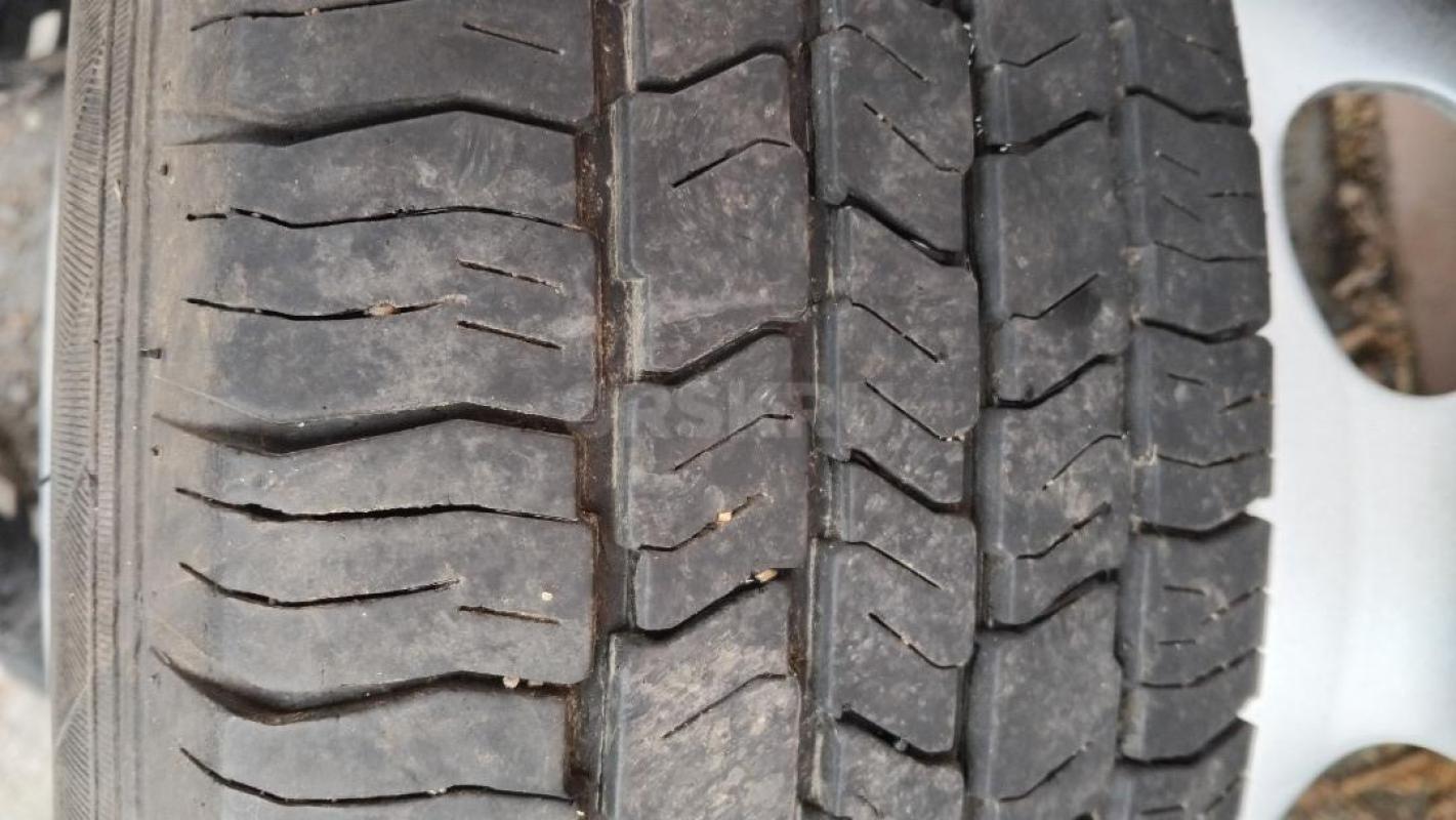 Продам комплект летней резины на дисках в отличном состоянии 185/75 R 16C на Газель, Два диска новые - Орск