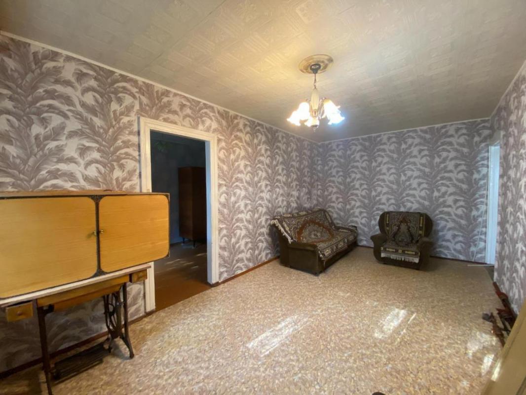 Продаётся уютная трёхкомнатная квартира на третьем этаже пятиэтажного панельного дома. - Орск