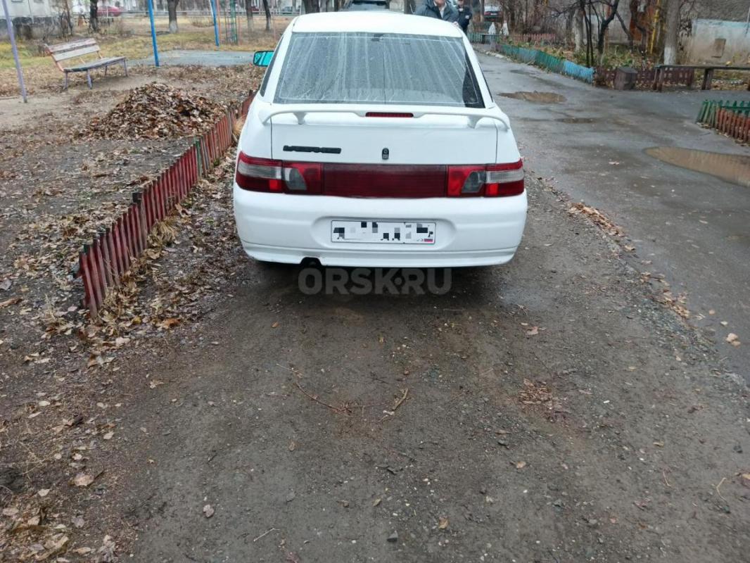 ВАЗ 2110 (КАРБЮРАТОР) 
1998год 
Состояние для своих лет отличное 
Дно, стаканы все целое не гнило - Орск