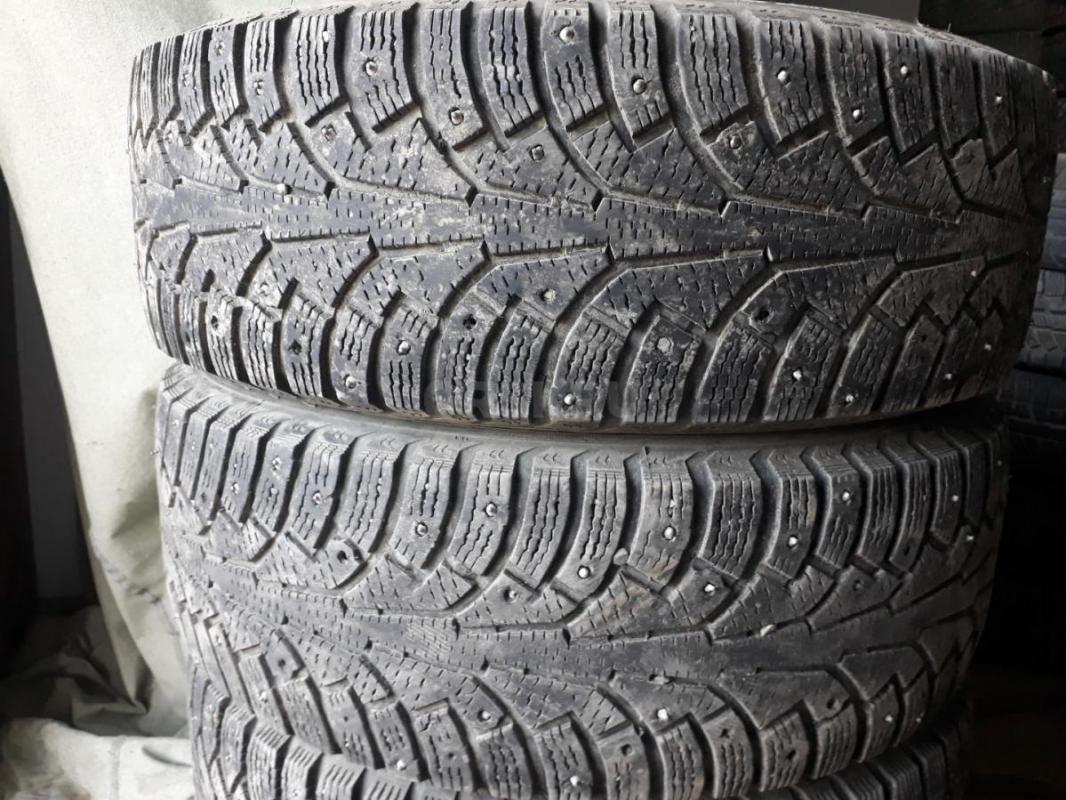Зимние шины 215/65 R16 в нормальном состоянии, два баллона Nokian Nordman 5 215/65 R16 и два баллона - Орск