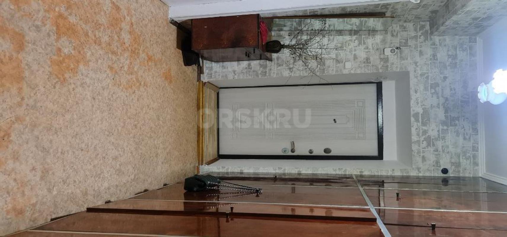 Двухкомнатная квартира старого типа,теплая,светлая,два балкона-во двор и на пер. - Орск