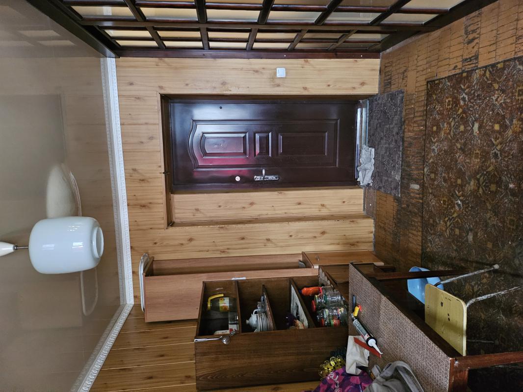 Продам очень теплую, чистую комнату, 2 этаж, большая лоджия. - Новотроицк