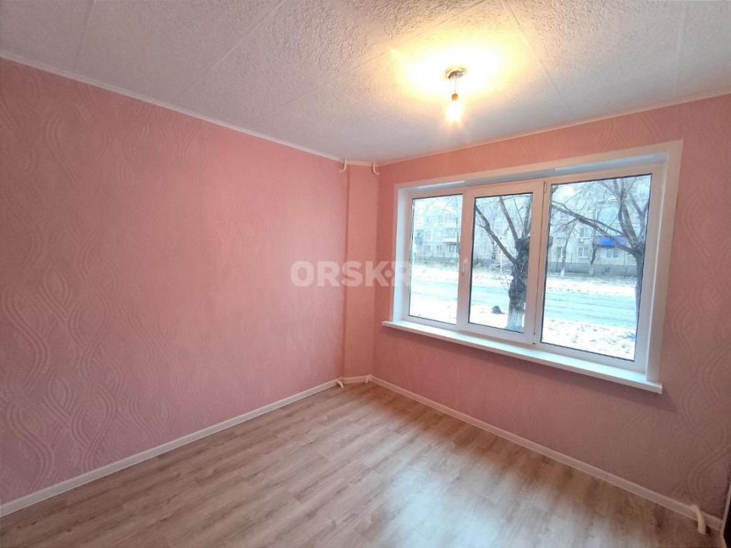 Предлагается к приобретению уютная двухкомнатная квартира общей площадью 40 квадратных метров, распо - Орск