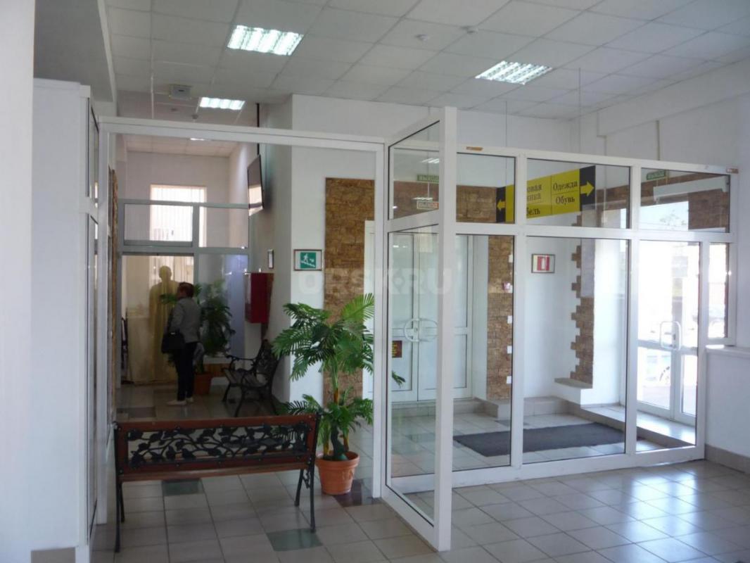 Сдаётся в аренду помещение в центре деловой жизни г Медногорска, тц Скала. - Медногорск