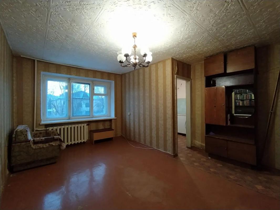 ПРОДАËТСЯ 1 - КОМНАТНАЯ КВАРТИРА, НА 2 ЭТАЖЕ, 5-ТИ ЭТАЖНОГО КИРПИЧНОГО ДОМА, В ЦЕНТРЕ ГОРОДА. - Новотроицк