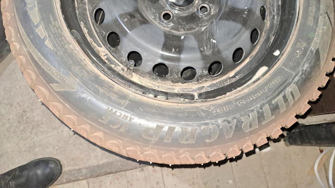 Комплект зимних шипованых колес на дисках. - Орск