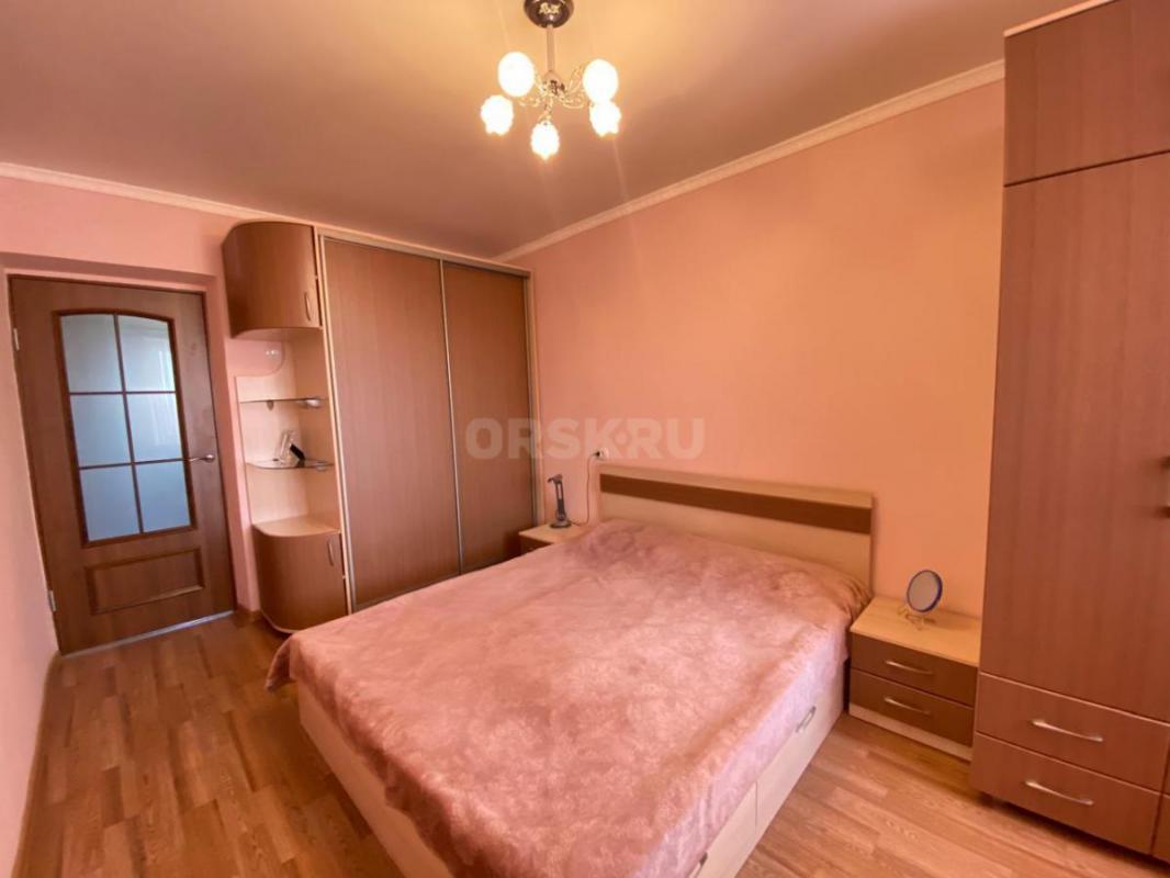 Продам 3 комнатную квартиру в 6 микрорайоне. - Орск