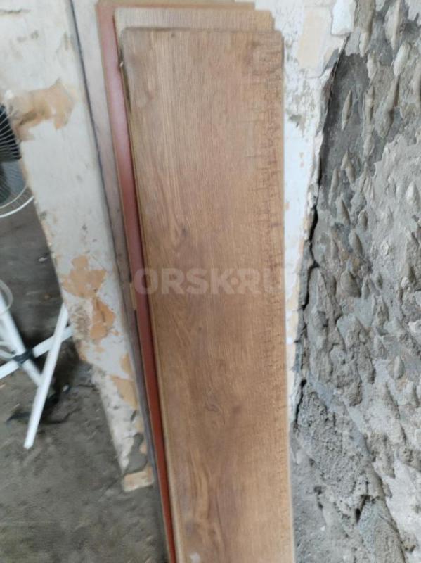 Остатки ламината новые цена за всё одна упаковка новая и начатая - Орск