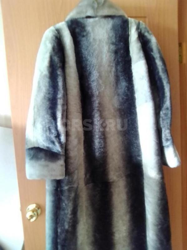 шубу мутон воротник норка серая длинная 120 см фабричная практически не носила продам за 3000 тыс ра - Орск