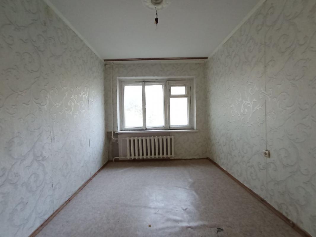 Продается большая 3-комнатная квартира  по адресу:  г. - Новотроицк