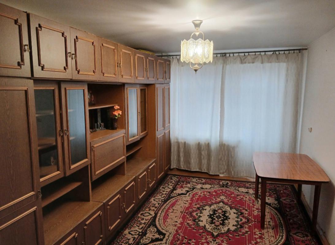 Продается теплая и светлая 3-комнатная квартира в пятиэтажном кирпичном доме на улице Ленина дом 56А - Гай