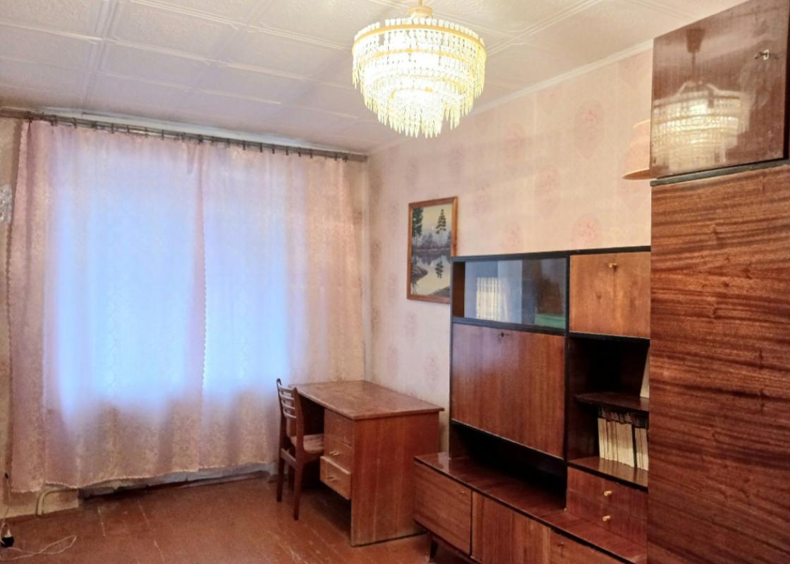 Продается теплая и светлая 3-комнатная квартира в пятиэтажном кирпичном доме на улице Ленина дом 56А - Гай