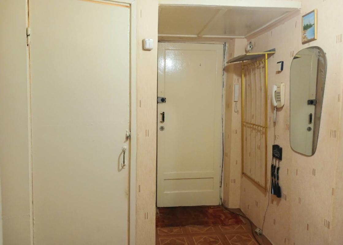 Продается теплая и светлая 3-комнатная квартира в пятиэтажном кирпичном доме на улице Ленина дом 56А - Гай