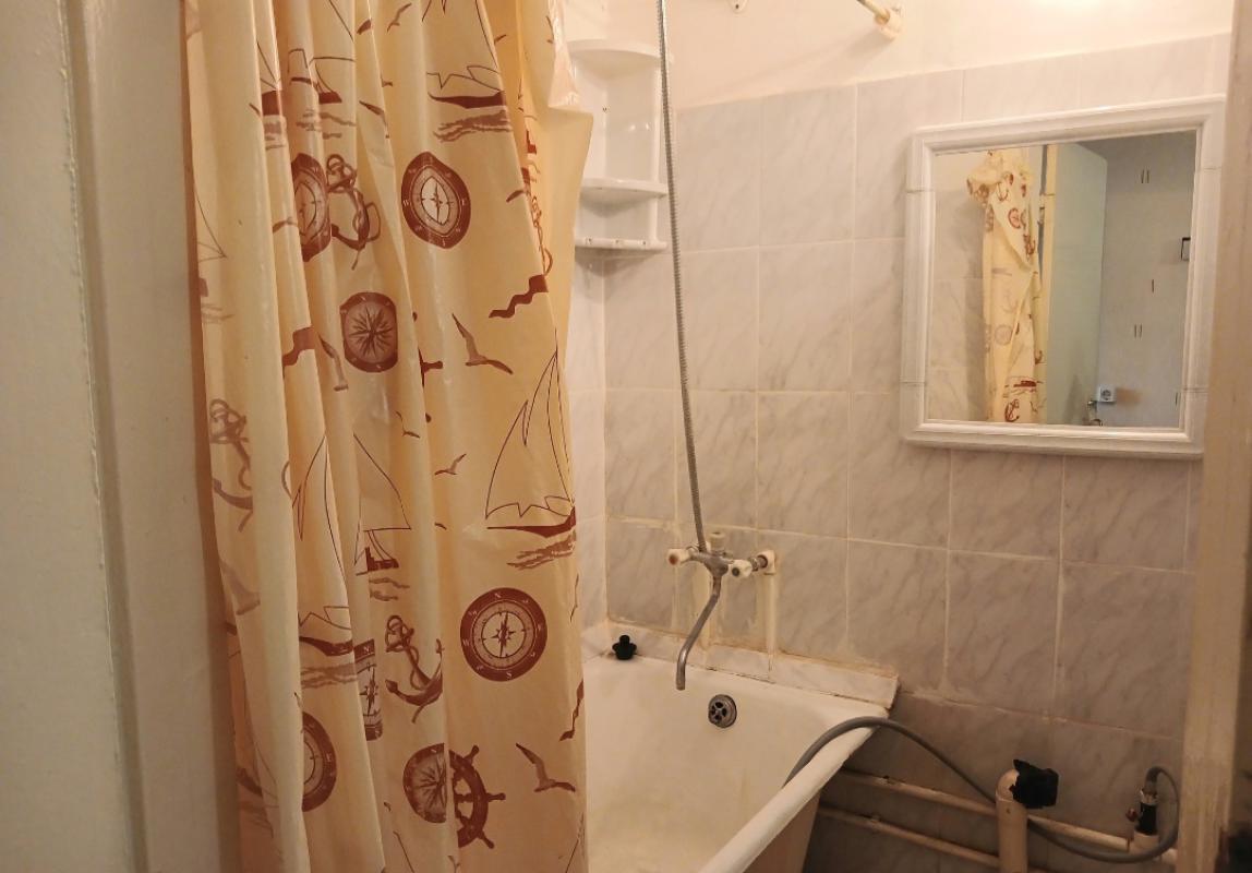 Продается теплая и светлая 3-комнатная квартира в пятиэтажном кирпичном доме на улице Ленина дом 56А - Гай