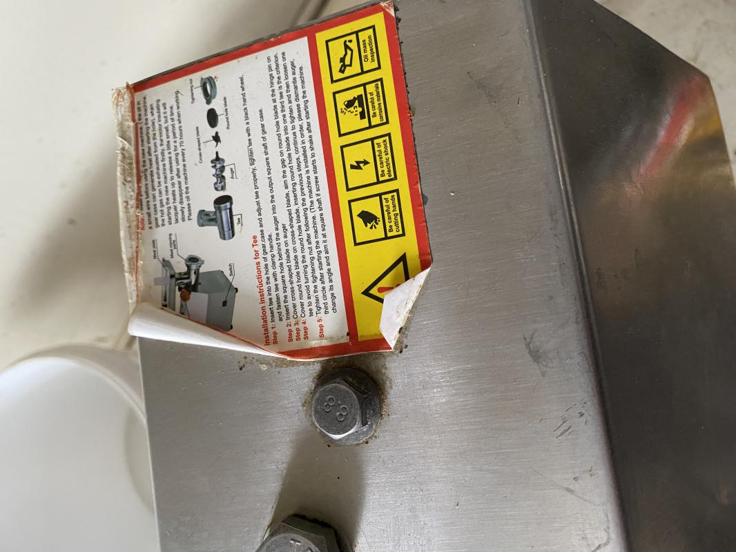 продам промышленную мясорубку в рабочем состоянии - Новотроицк