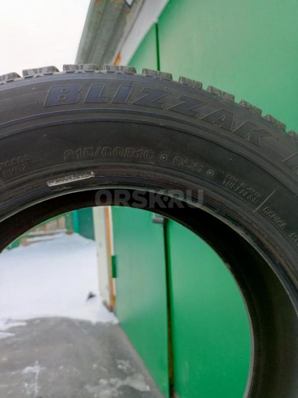 Продам зимняя резина Bridqestone липучка.размер 215.60.16. - Орск