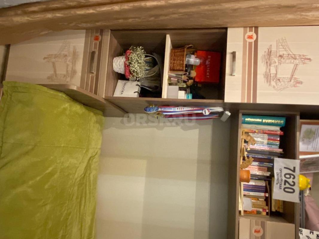 продам стенка молодежная "Британия"+ стол, 
фабрика Давита, 
б/у в отличном сост - Орск