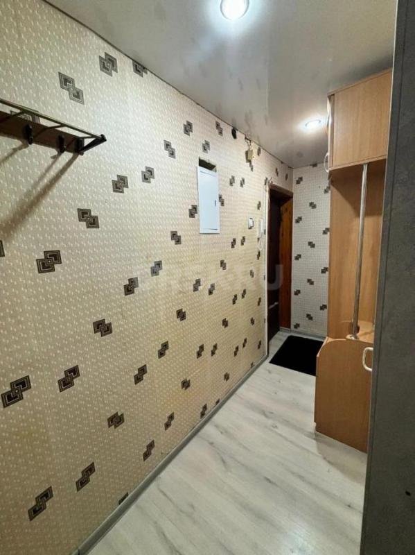 Сдам тёплую 1 однокомнатную квартиру с застеклённым балконом, с косметическим ремонтом остановка Тра - Орск