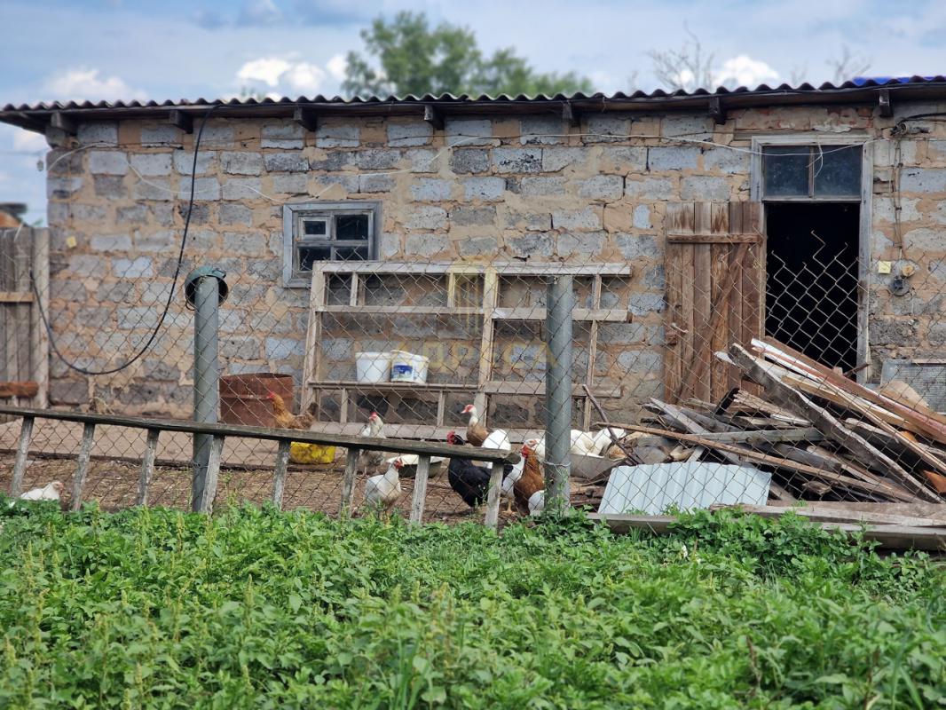 Продаётся дом с земельным участком, всё в собственности, по документам квартира ,общей площадью 75,9 - Краснохолм