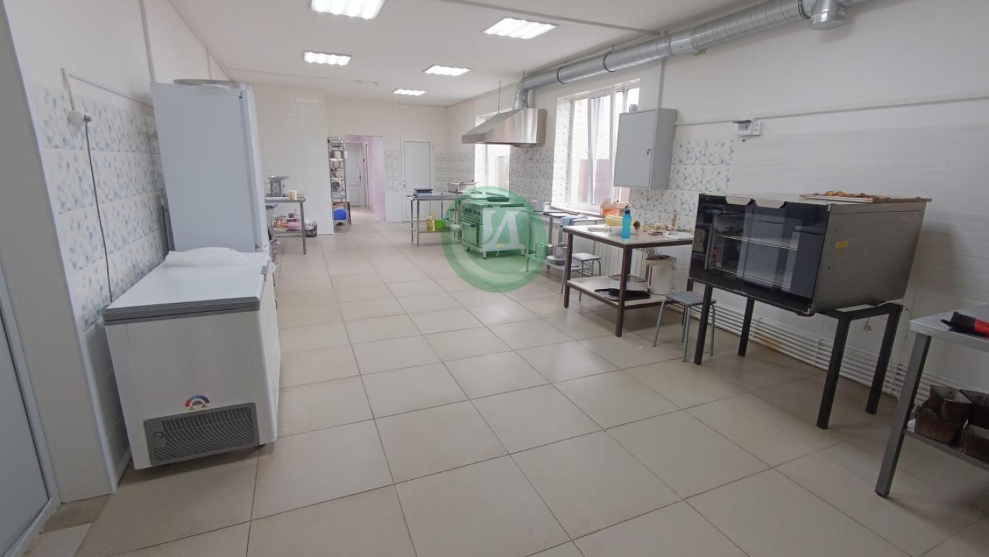 Сдам в аренду на длительный срок торговое помещение в Адамовке на улице Советская д.97. - Адамовка