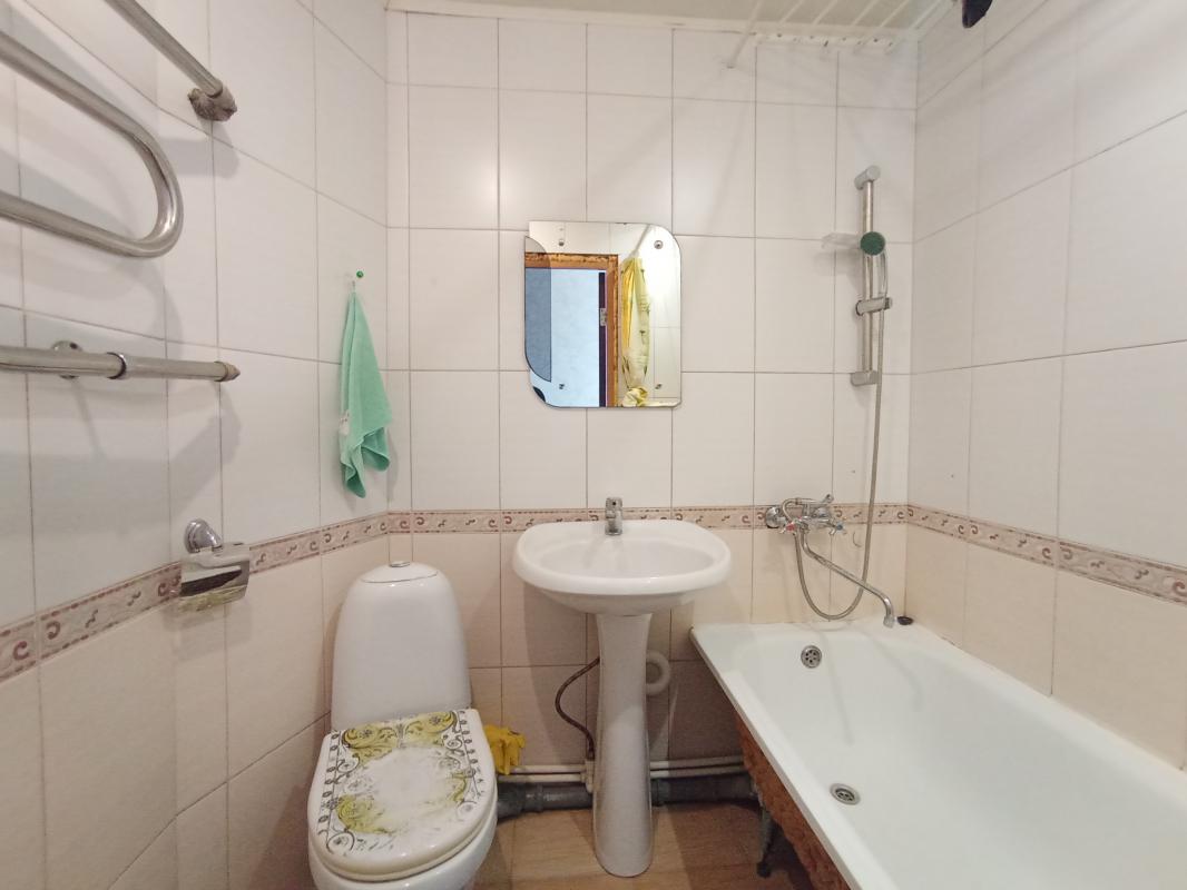 Продается 1-комнатная квартира  с хорошим ремонтом по адресу:  г. - Новотроицк