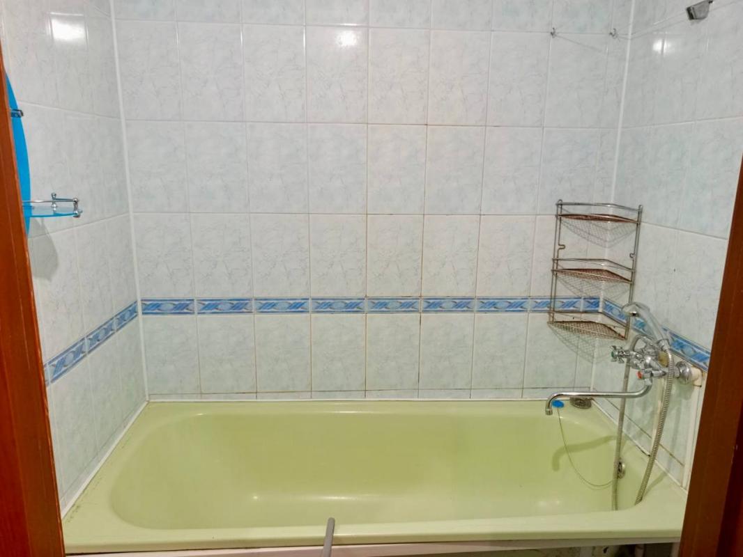 Продам трехкомнатную квартиру улучшенной планировки (большая кухня) - это отличный выбор для больших - Гай