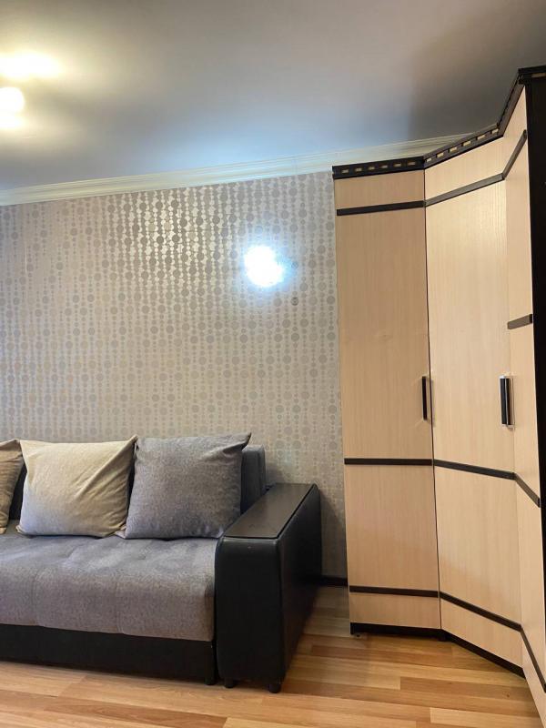 Продается уютная двухкомнатная квартира в кирпичном доме на первом (высоком) этаже. - Гай