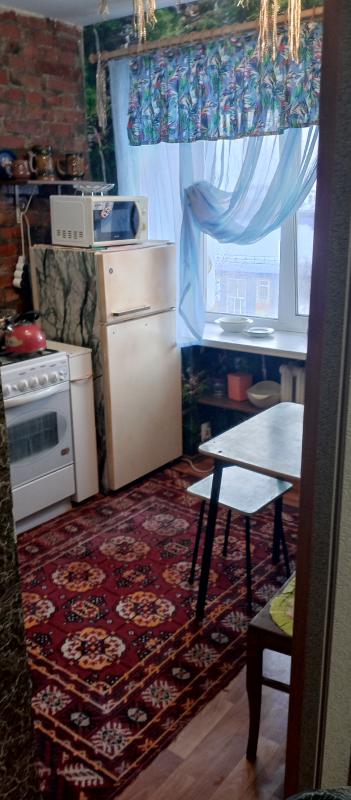 Продам одна квартиру в хорошим состояние в мести с мебелью. - Новотроицк