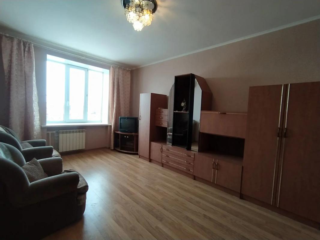 КОМНАТНАЯ КВАРТИРА, В ОДНОМ ИЗ ЭЛИТНЫХ ДОМОВ СТАРОГО ТИПА, 
ПО АДРЕСУ : Г. - Новотроицк