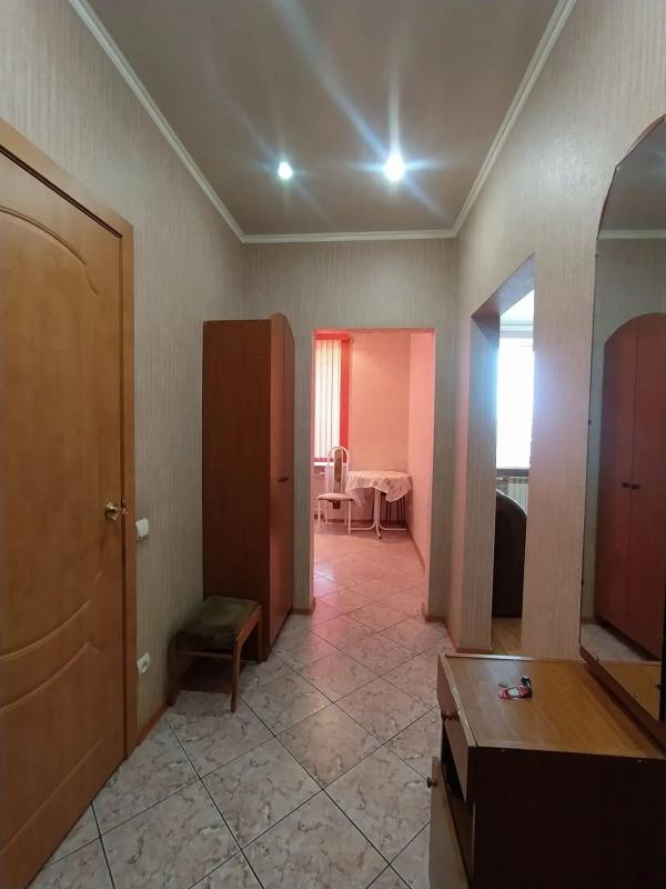 КОМНАТНАЯ КВАРТИРА, В ОДНОМ ИЗ ЭЛИТНЫХ ДОМОВ СТАРОГО ТИПА, 
ПО АДРЕСУ : Г. - Новотроицк