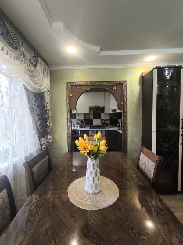 Продам 3х комнатную квартиру в центре города, в шаговой доступности магазины Магнит, Пятёрочка, Крас - Орск