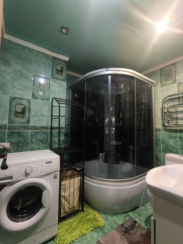 Продам 3х комнатную квартиру в центре города, в шаговой доступности магазины Магнит, Пятёрочка, Крас - Орск