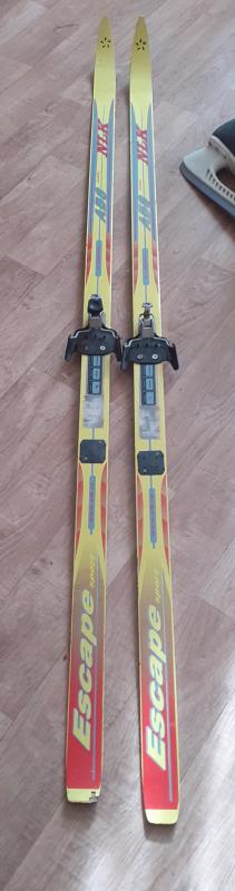 Продаются  лыжи   в хорошем  состоянии длина 170  цена 800. - Новотроицк