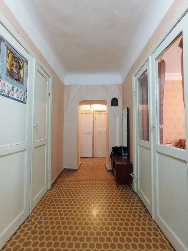 Успейте купить большую  3-комнатную квартиру по адресу:  г. - Новотроицк