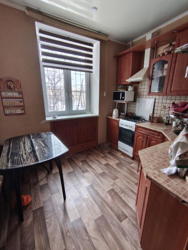 Продается 2-комнатная квартира по адресу: г. - Новотроицк